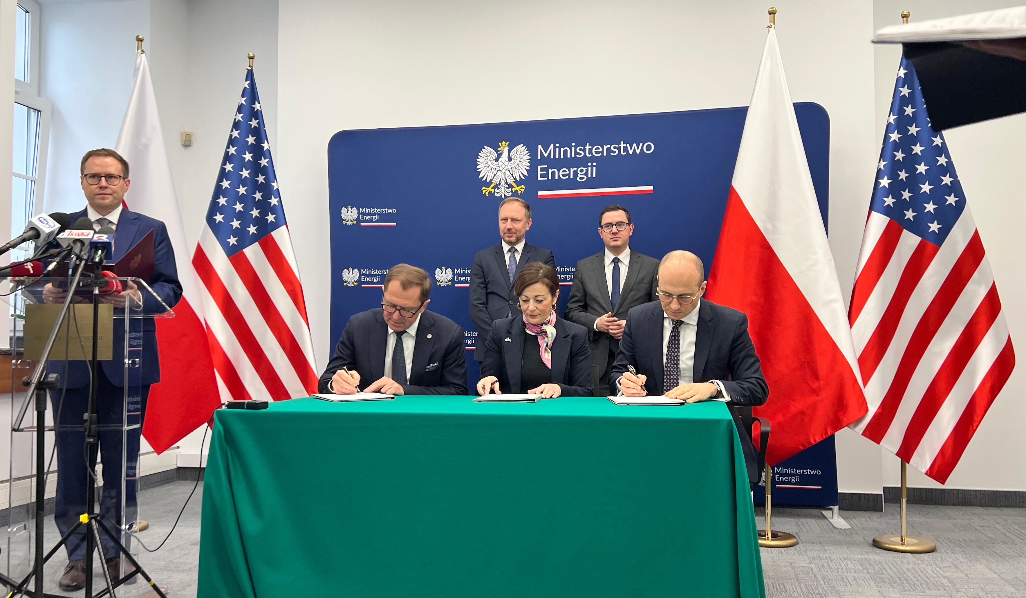 NCBJ i Westinghouse podpisały porozumienie o współpracy. To strategiczne partnerstwo dla rozwoju polskiego programu jądrowego NCBJ i Westinghouse podpisały porozumienie o współpracy. To strategiczne partnerstwo dla rozwoju polskiego programu jądrowego