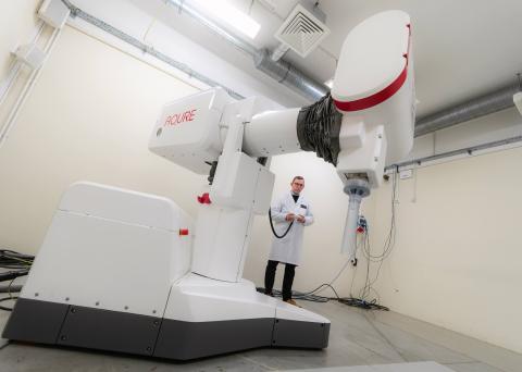 Badacze NCBJ opracowali innowacyjny aplikator dla akceleratora AQURE
