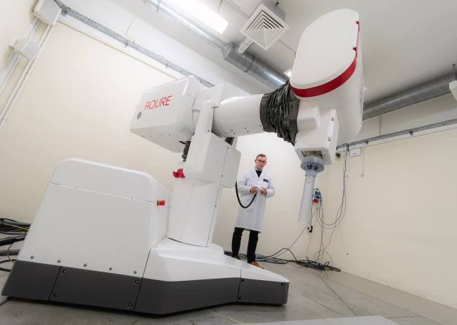 Badacze NCBJ opracowali innowacyjny aplikator dla akceleratora AQURE