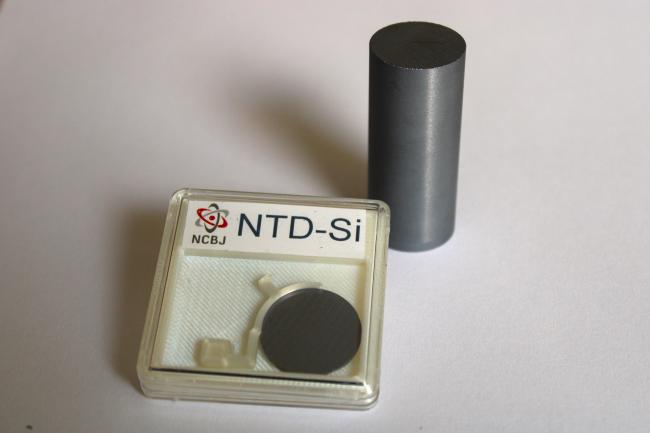 Inżynierowie z reaktora MARIA testują instalację do przemysłowego domieszkowania krzemu