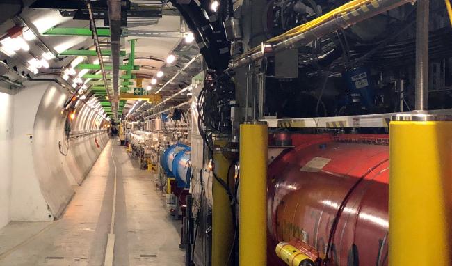 Tunel Wielkiego Zderzacza hadronów w CERN