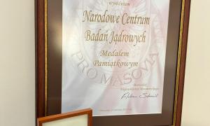 70 lat polskich badań jądrowych - medale i statuetki