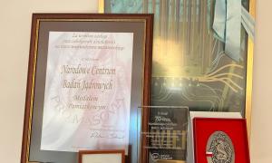 70 lat polskich badań jądrowych - medale i statuetki